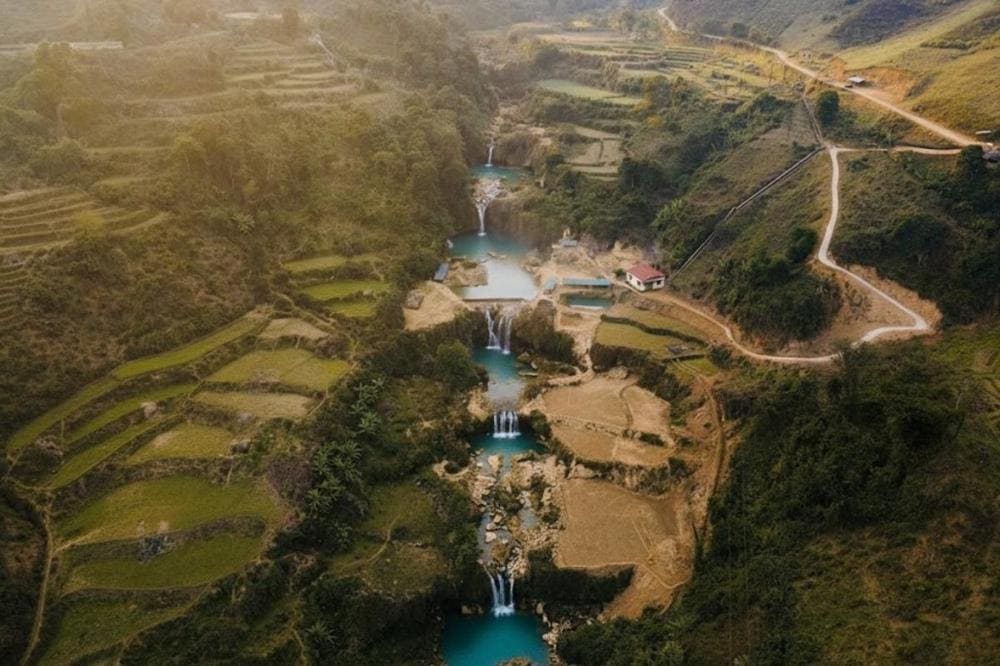 Kh&aacute;m ph&aacute; d&ograve;ng th&aacute;c 7 tầng đầy h&ugrave;ng vĩ tại Sơn La